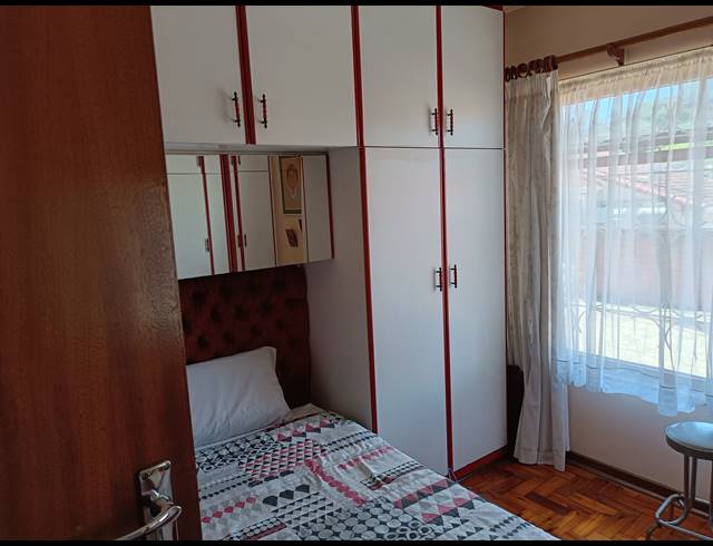 4 BEDROOM FREEHOLD FOR SALE IN KENVILLE